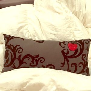 NWOT Disney’s Snow White Themed Decorative Pillow